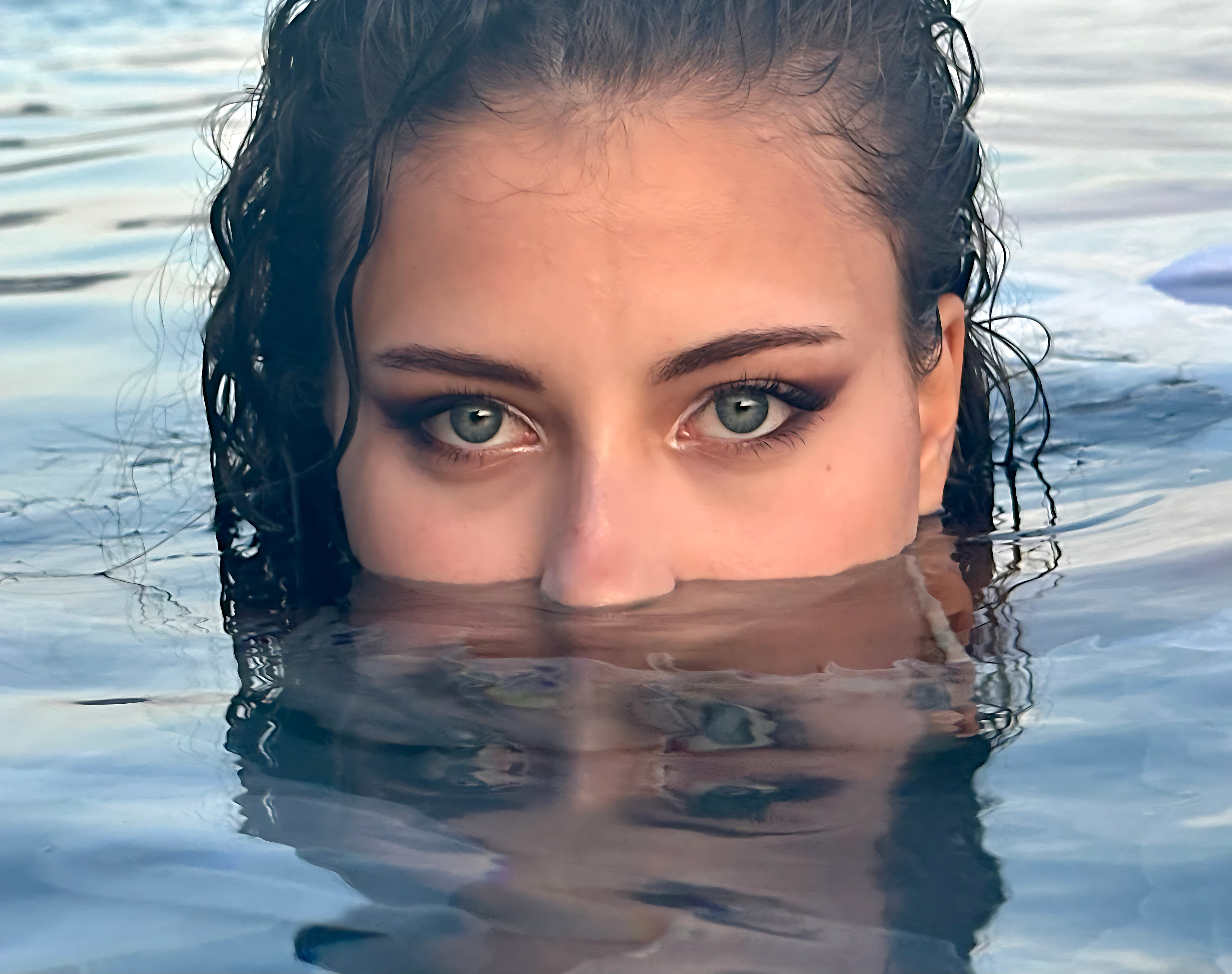 Samia Winkler — Porträt im Wasser